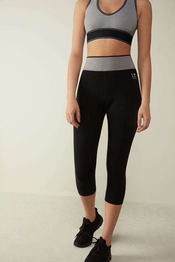 Intimssimi In Action Capri Leggings in Organic Stretch Cotton Negras | EPEVG26666