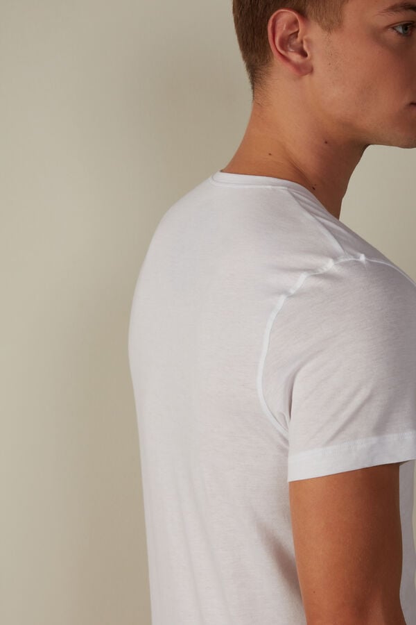 Intimssimi Short-Sleeve V-Neck T Shirt in Extra-Fine Supima® Cotton Blancas | DPEVO97291