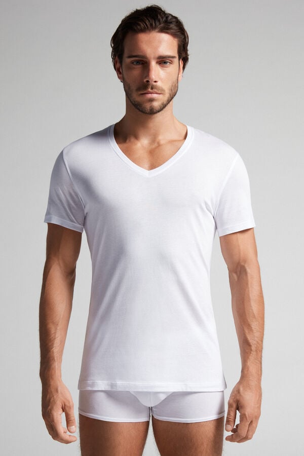 Intimssimi Short-Sleeve V-Neck T Shirt in Extra-Fine Supima® Cotton Blancas | DPEVO97291